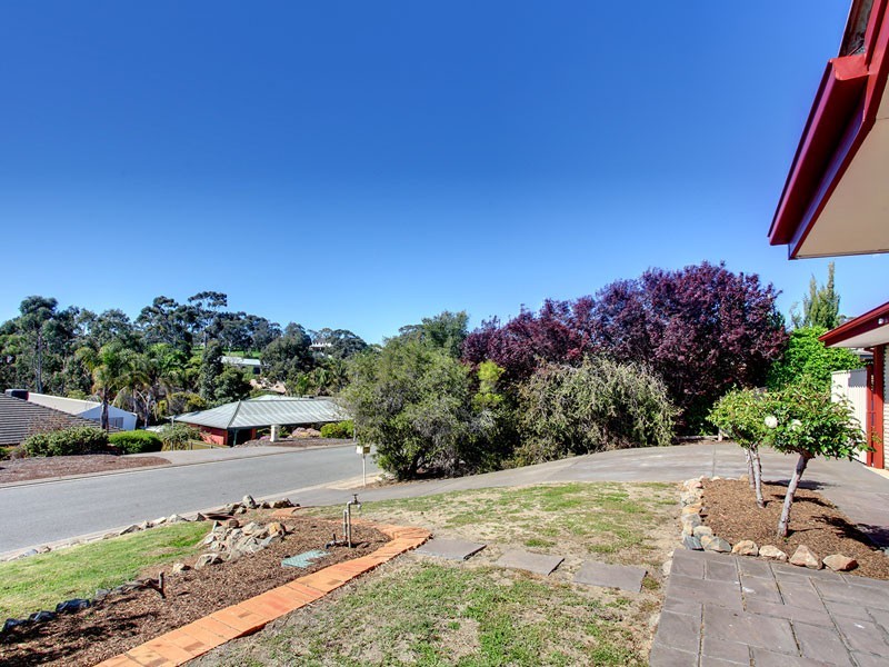 8 Salerno Court, Woodcroft SA 5162