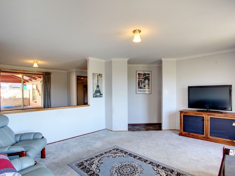 8 Salerno Court, Woodcroft SA 5162