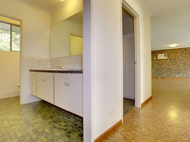 19 Sunnymeade Drive, Aberfoyle Park SA 5159