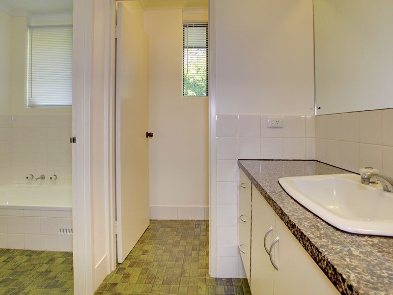 19 Sunnymeade Drive, Aberfoyle Park SA 5159