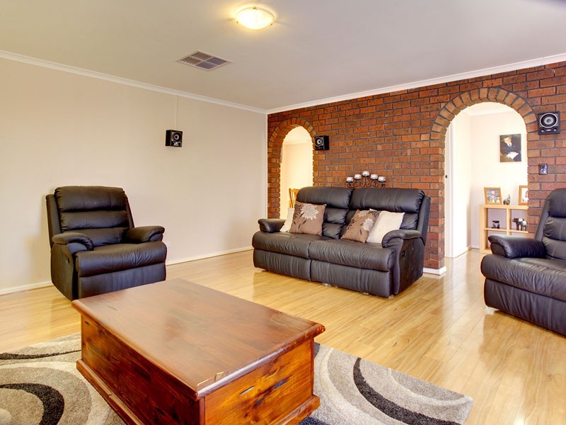 8 Scenic Way, Hackham SA 5163