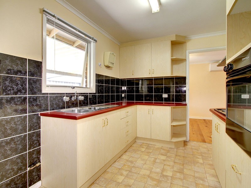 14 Lindsay Drive, Morphett Vale SA 5162