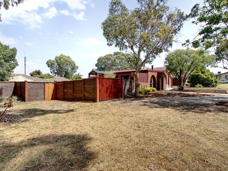 5 Nash Crescent, Morphett Vale SA 5162