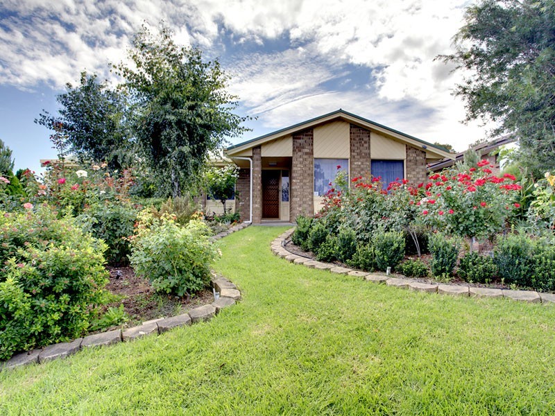 6 Queens Way, Woodcroft SA 5162