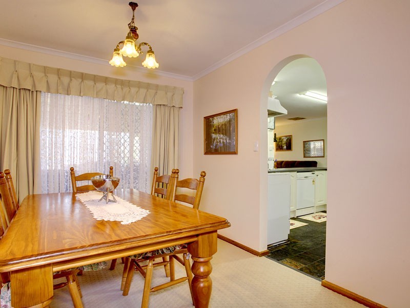 6 Queens Way, Woodcroft SA 5162