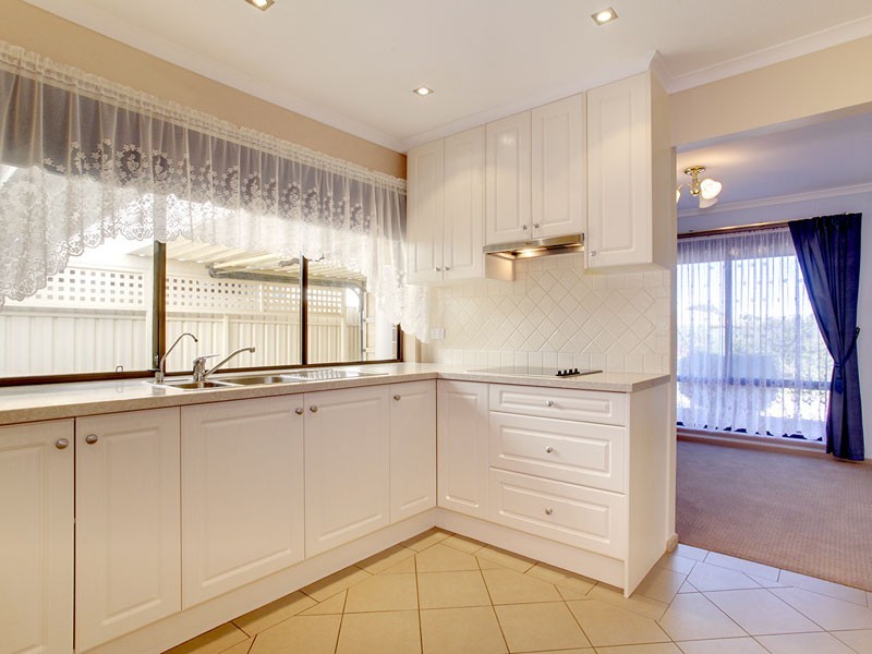 7 Oakhill Crescent, Morphett Vale SA 5162