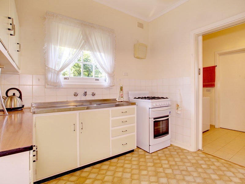 6 Elizabeth Road, Christie Downs SA 5164