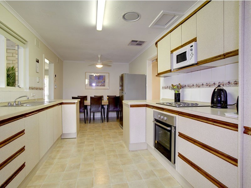 12 Emberton Place, Morphett Vale SA 5162