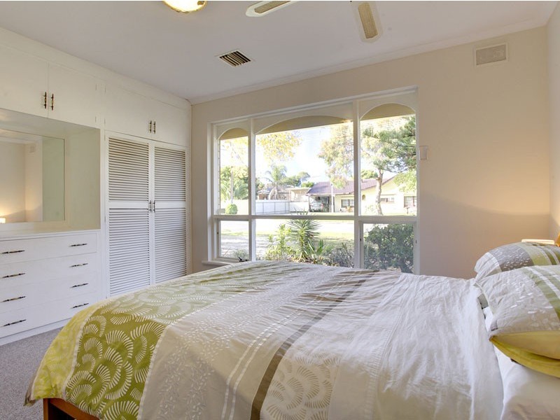 12 Emberton Place, Morphett Vale SA 5162