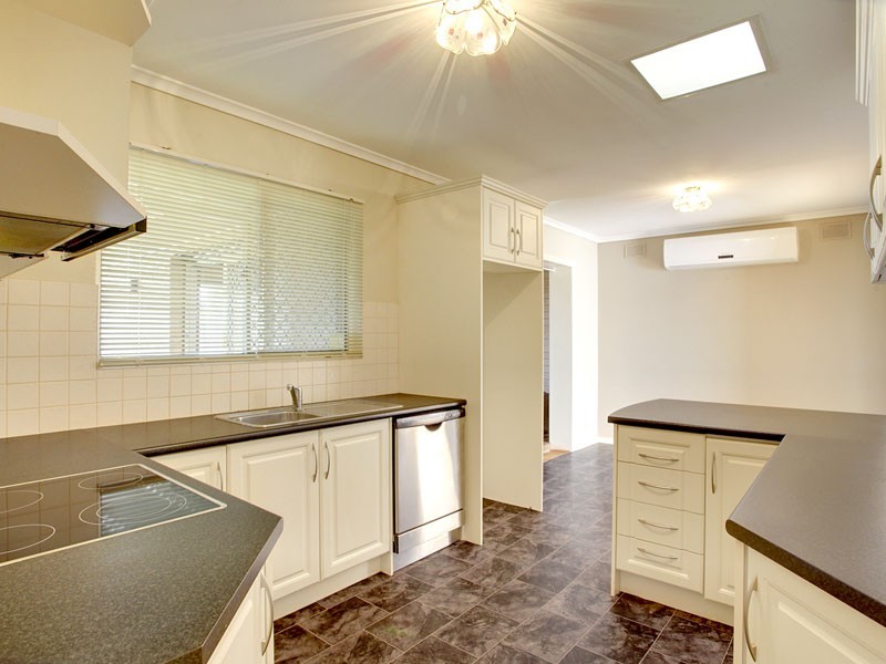 18 Underbank Grove, Hackham West SA 5163