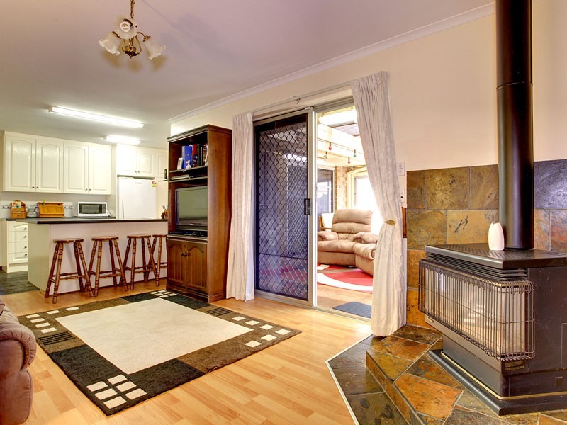 6 Queens Way, Woodcroft SA 5162