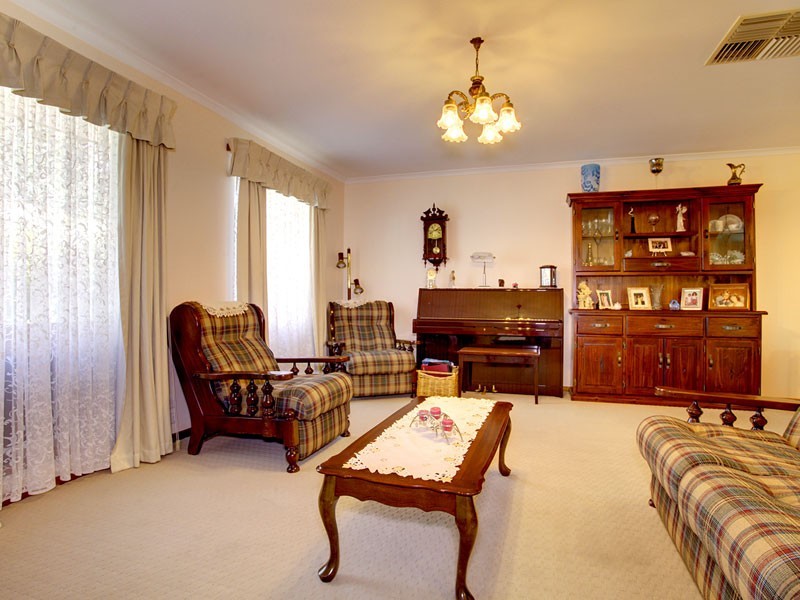 6 Queens Way, Woodcroft SA 5162