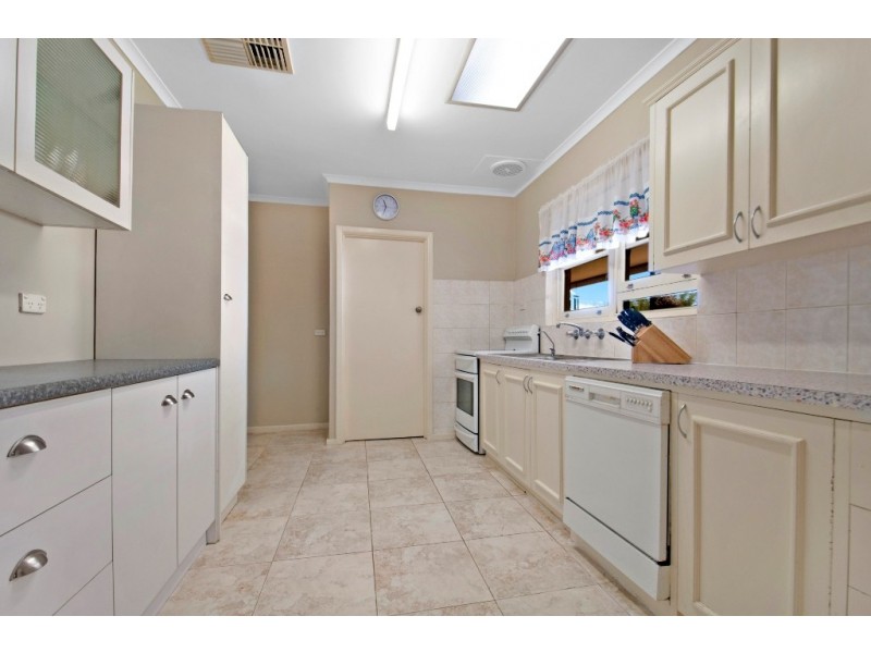 18 Wahratta Ave, Morphett Vale SA 5162