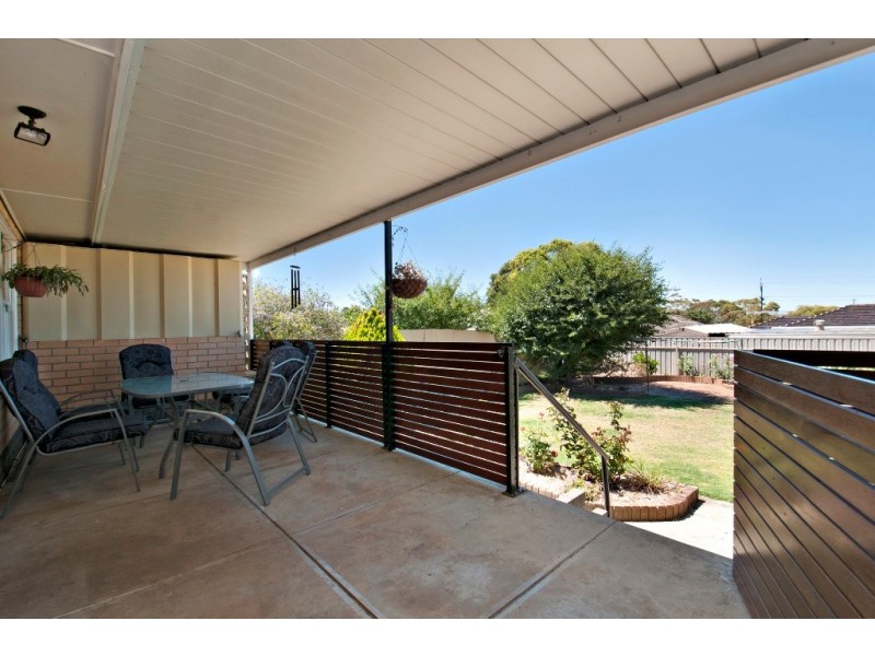 18 Wahratta Ave, Morphett Vale SA 5162