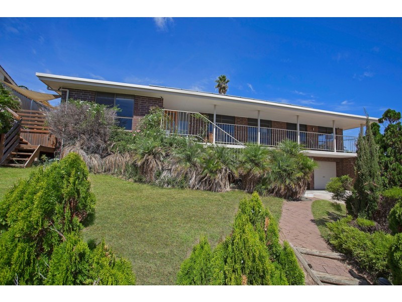 11 Dutchman Drive, Hallett Cove SA 5158