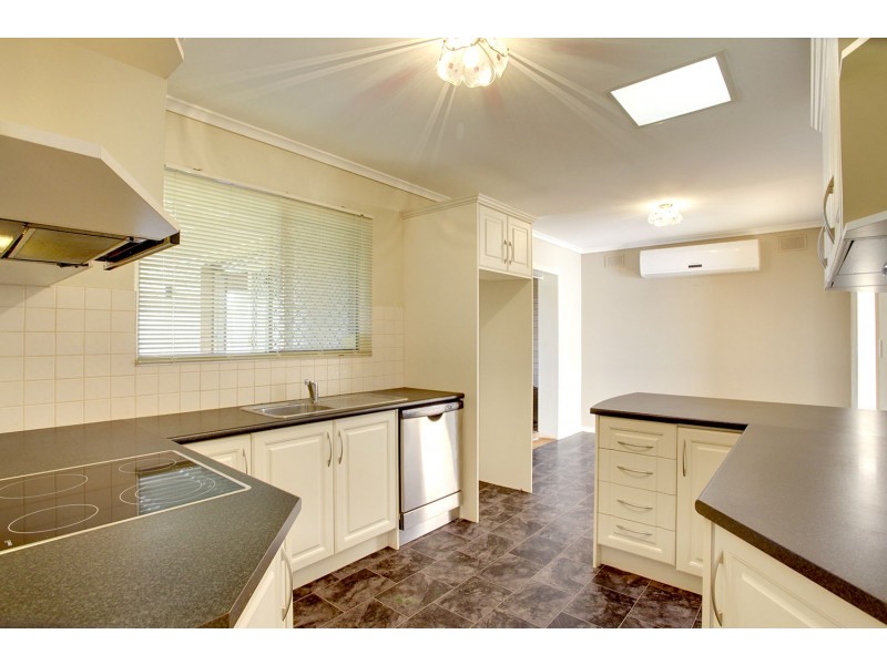 18 Underbank Grove, Hackham West SA 5163