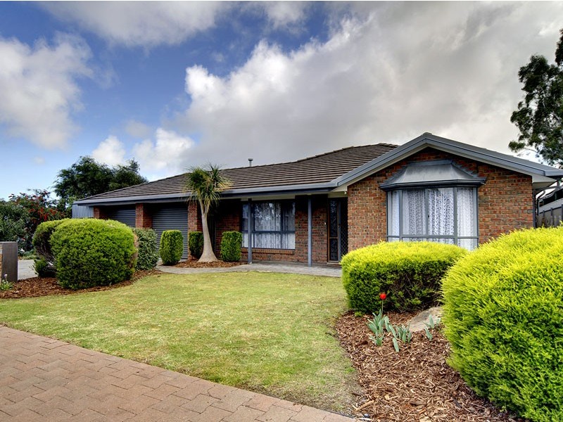 1 Topaz Close, Woodcroft SA 5162