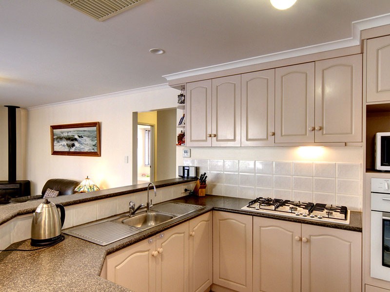 1 Topaz Close, Woodcroft SA 5162