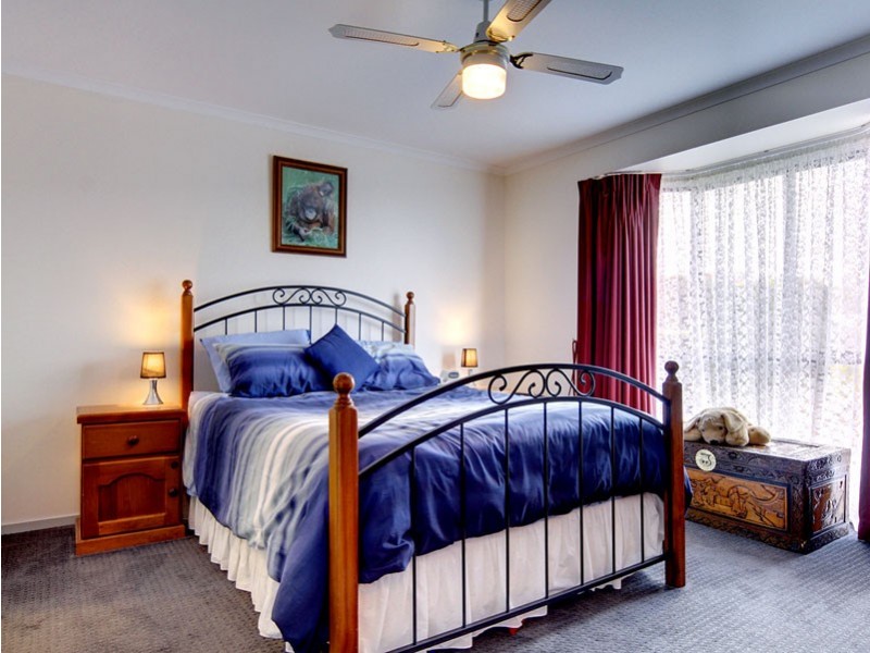 1 Topaz Close, Woodcroft SA 5162