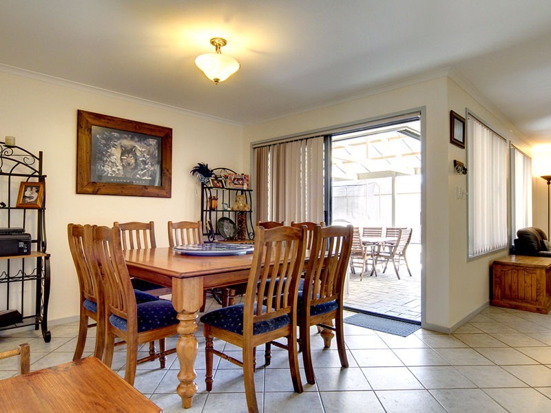 1 Topaz Close, Woodcroft SA 5162