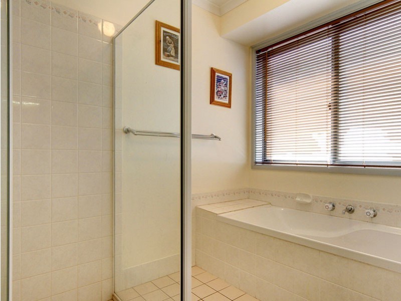 1 Topaz Close, Woodcroft SA 5162