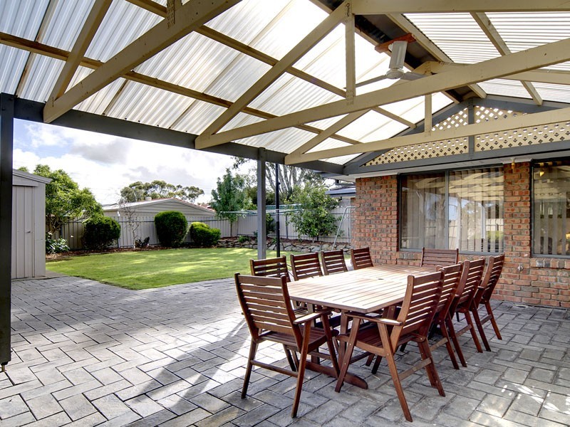 1 Topaz Close, Woodcroft SA 5162