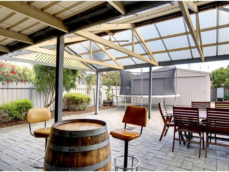 1 Topaz Close, Woodcroft SA 5162