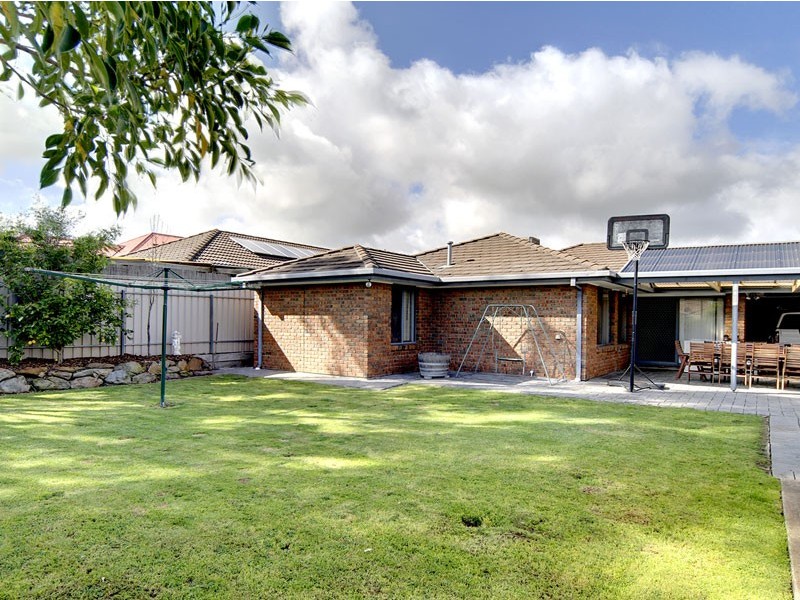 1 Topaz Close, Woodcroft SA 5162