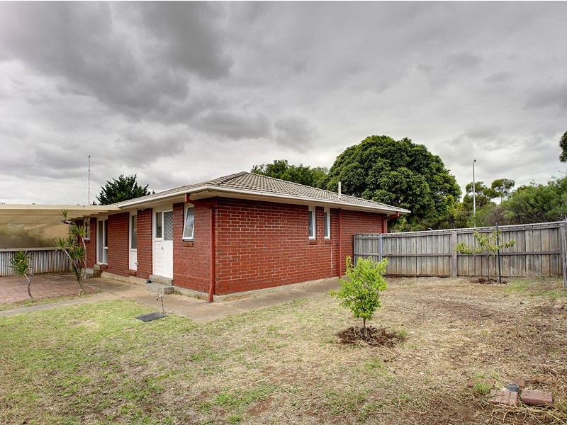 15 Cooder Crescent, Morphett Vale SA 5162