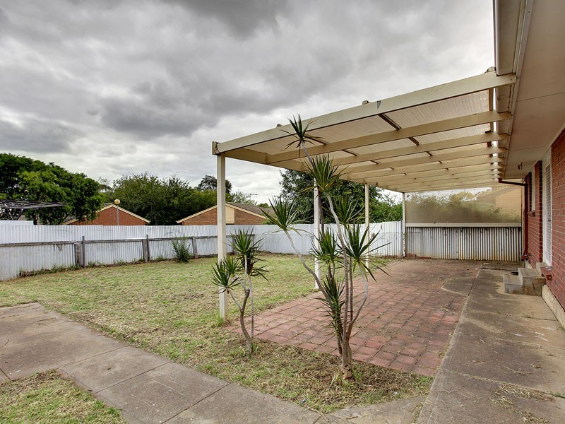 15 Cooder Crescent, Morphett Vale SA 5162