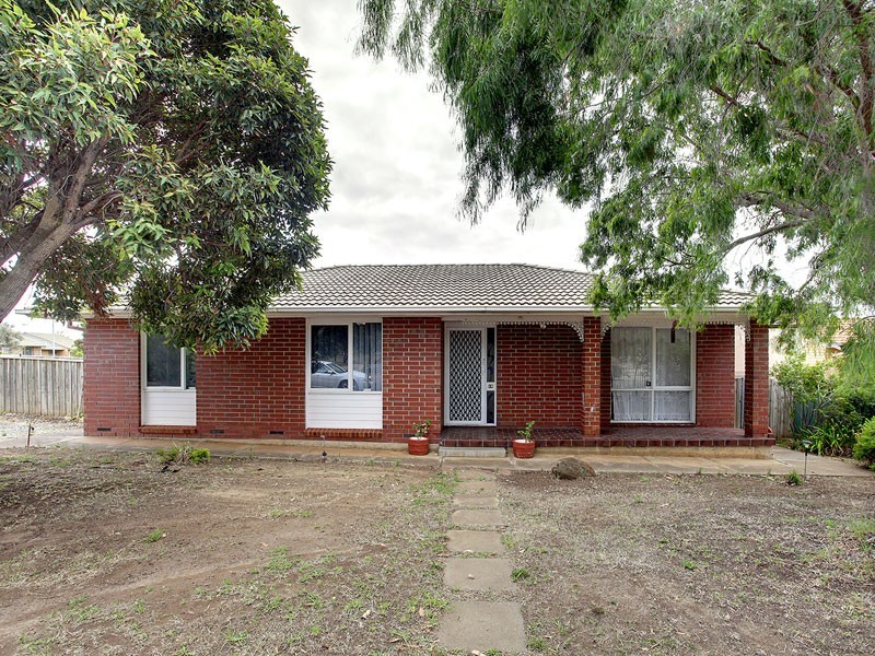 15 Cooder Crescent, Morphett Vale SA 5162