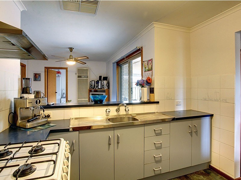 1 Oakhill Crescent, Morphett Vale SA 5162