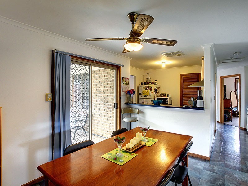 1 Oakhill Crescent, Morphett Vale SA 5162