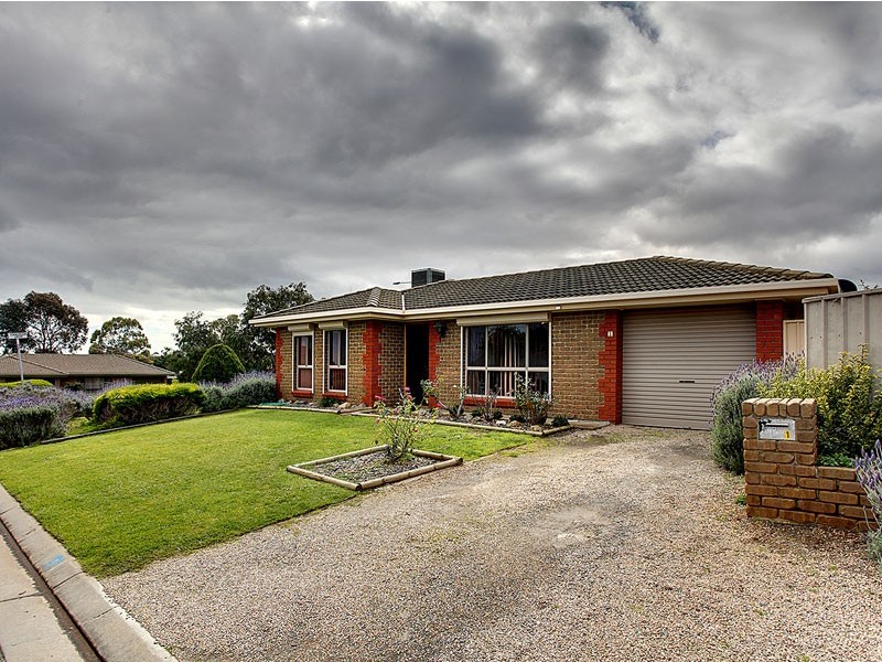 1 Oakhill Crescent, Morphett Vale SA 5162