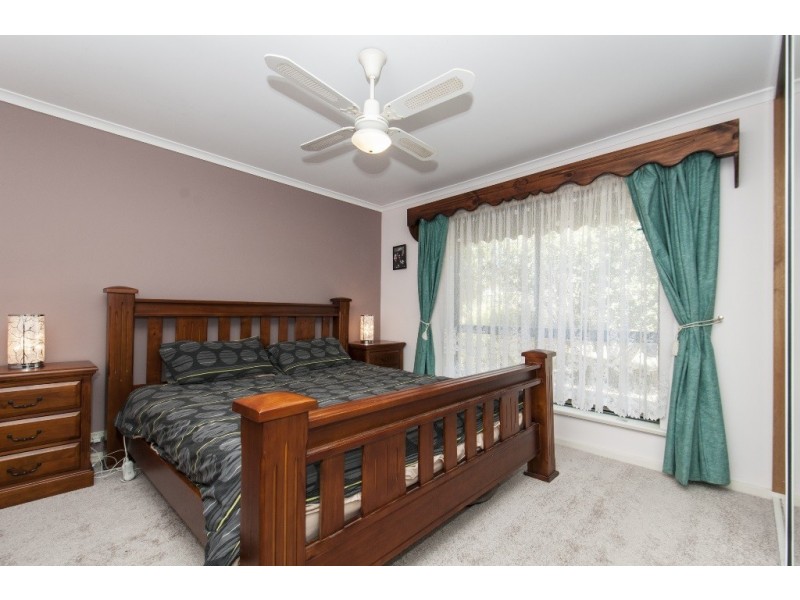 18 Oakridge Rise, Huntfield Heights SA 5163