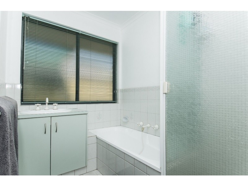 18 Oakridge Rise, Huntfield Heights SA 5163