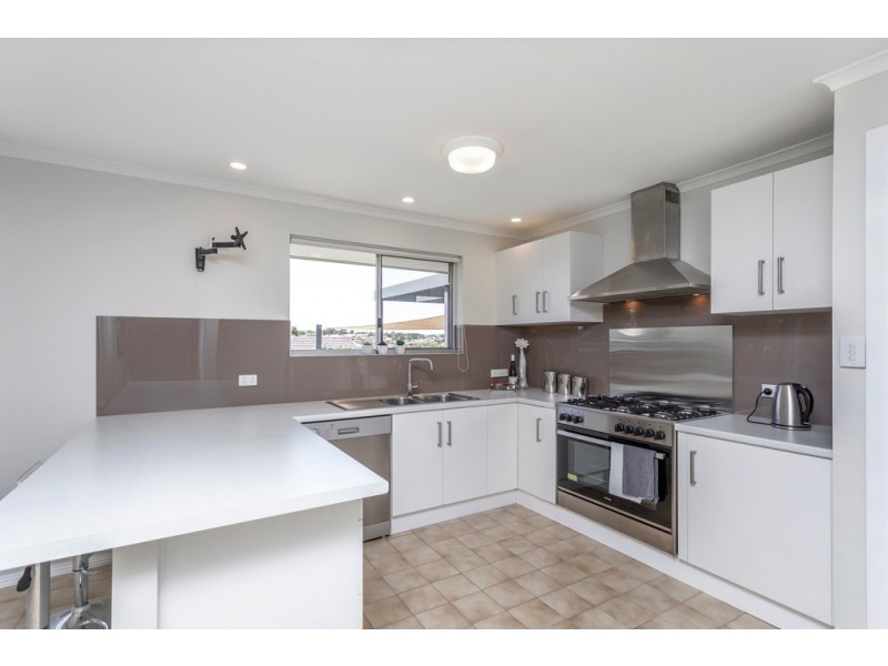 22 Lerunna Avenue, Hallett Cove SA 5158