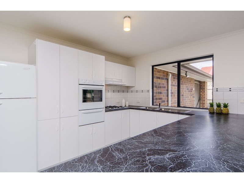 4 Sovereign Drive, Woodcroft SA 5162