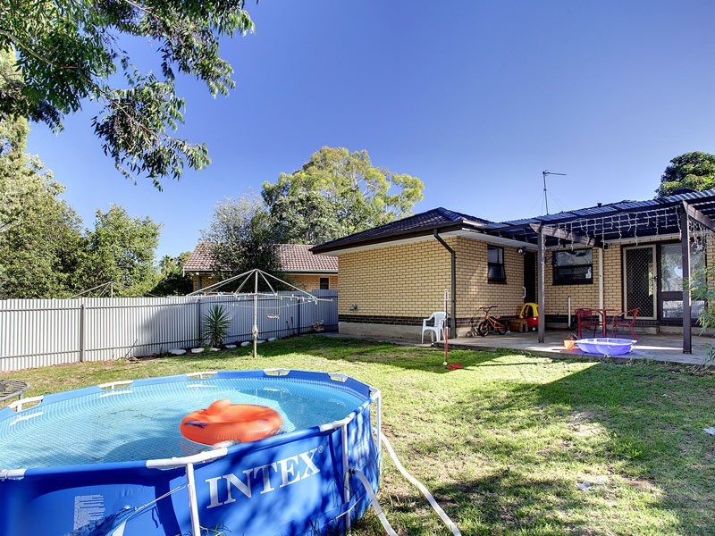 13 Arnold Drive, Hackham SA 5163