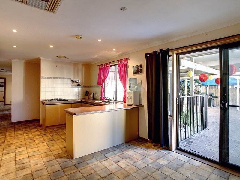 12 Macquarie Street, Moana SA 5169