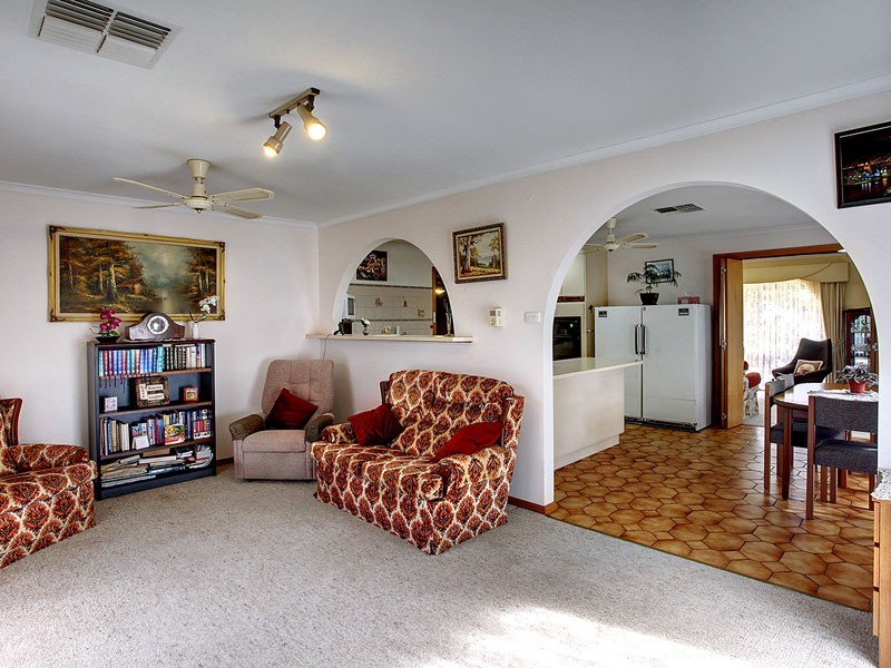 1 Merinda Court, Morphett Vale SA 5162