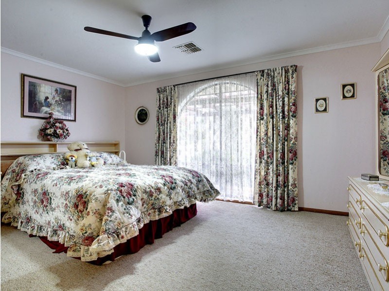 1 Merinda Court, Morphett Vale SA 5162