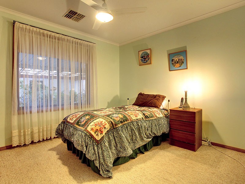 1 Merinda Court, Morphett Vale SA 5162