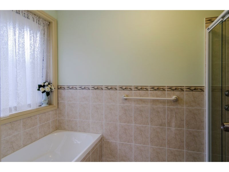 100 Penneys Hill Road (10 Mercedes Court), Hackham SA 5163