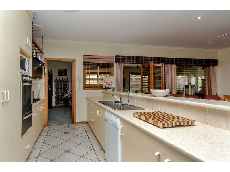 1 Sea Eagle Crescent, Seaford Rise SA 5169