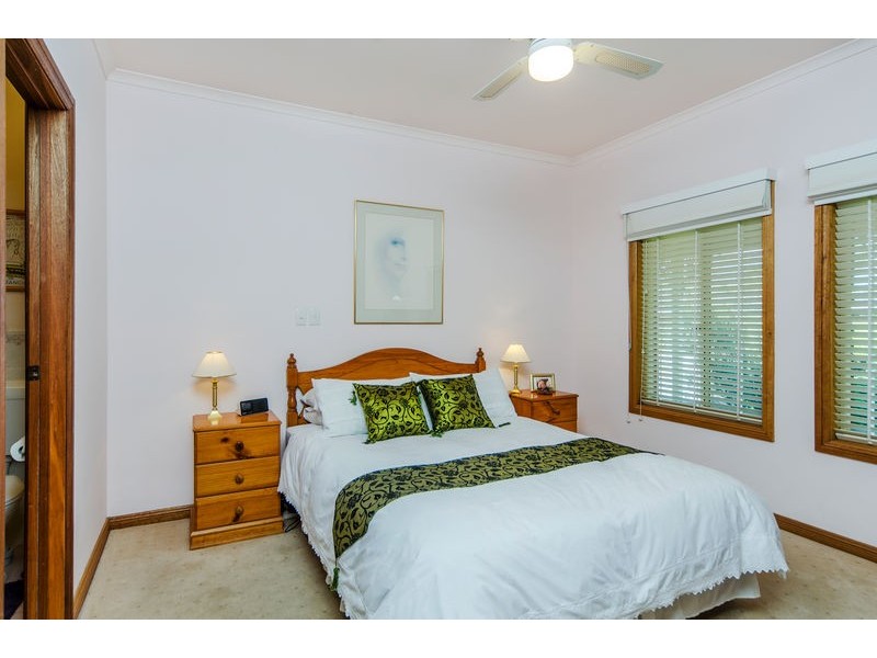 1 Sea Eagle Crescent, Seaford Rise SA 5169