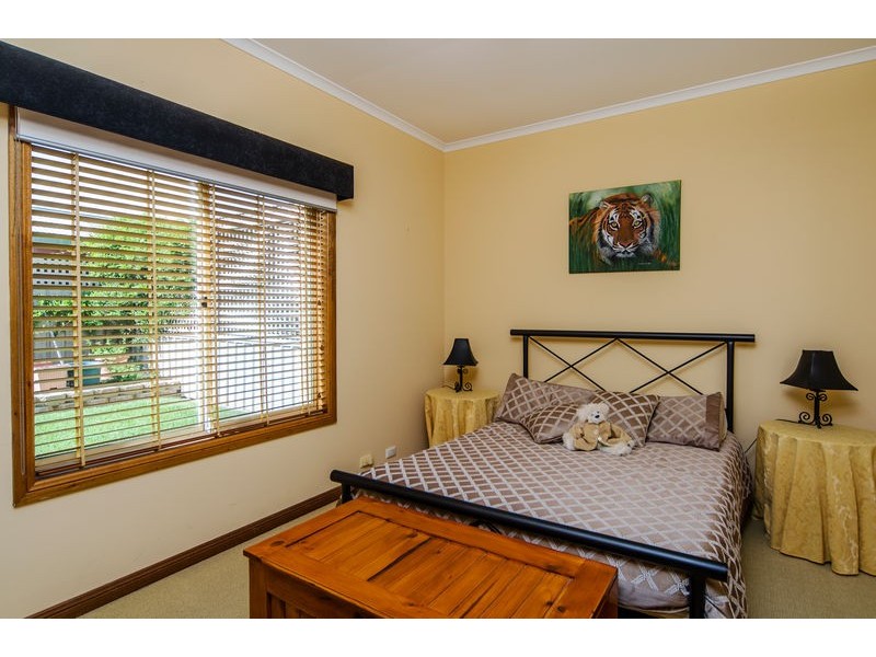 1 Sea Eagle Crescent, Seaford Rise SA 5169