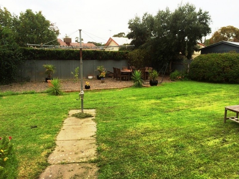 8 Richards Rd, Morphett Vale SA 5162