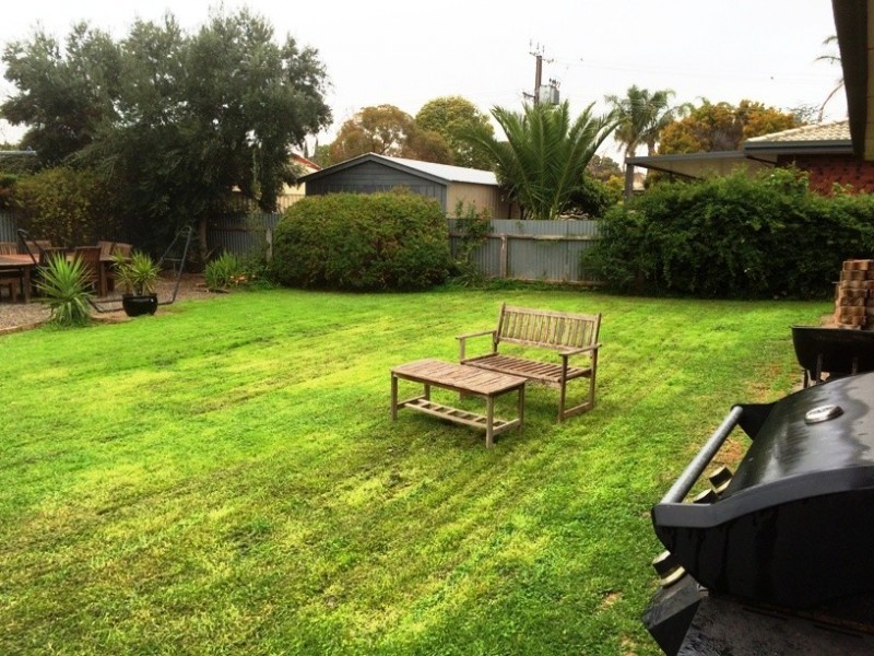 8 Richards Rd, Morphett Vale SA 5162