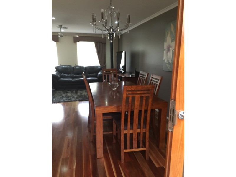 9 Kingsbridge St, Morphett Vale SA 5162